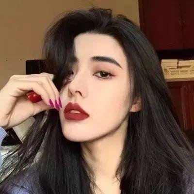 海滨艳妇
